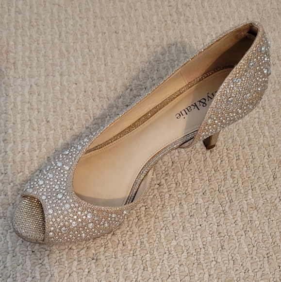 Kelly & Katie Gold shoes size 8 - Picture 1 of 8